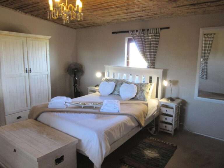Love weskus ilove weskus ithe interior of the main bedroom of the chalets at the thali-thali game lodge showing bedroom interior