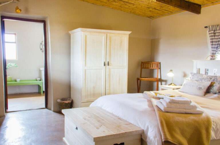 Love weskus ilove weskus ithe interior of the chalets at thali thali game lodge in langebaan. The room is tastefully decorated with bed, en-suite bathroom and complementary furniture pieces