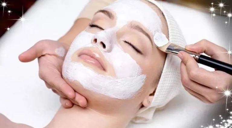 Iilady getting a facial treatment with mixture being applied to her face for the best wellness and beauty treatments, when you visit langebaan