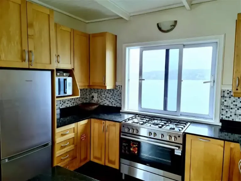 Iiwell layout and equip kitchen for all your needs on the boat house.